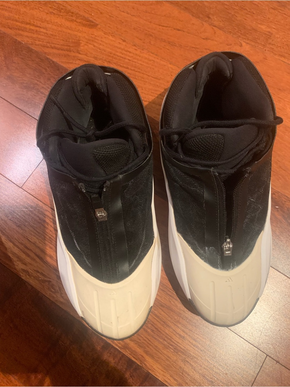 Basketball shoes